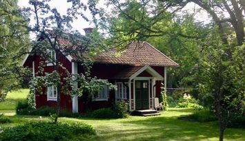 Gammal gård i Sörmlands skogsbygd