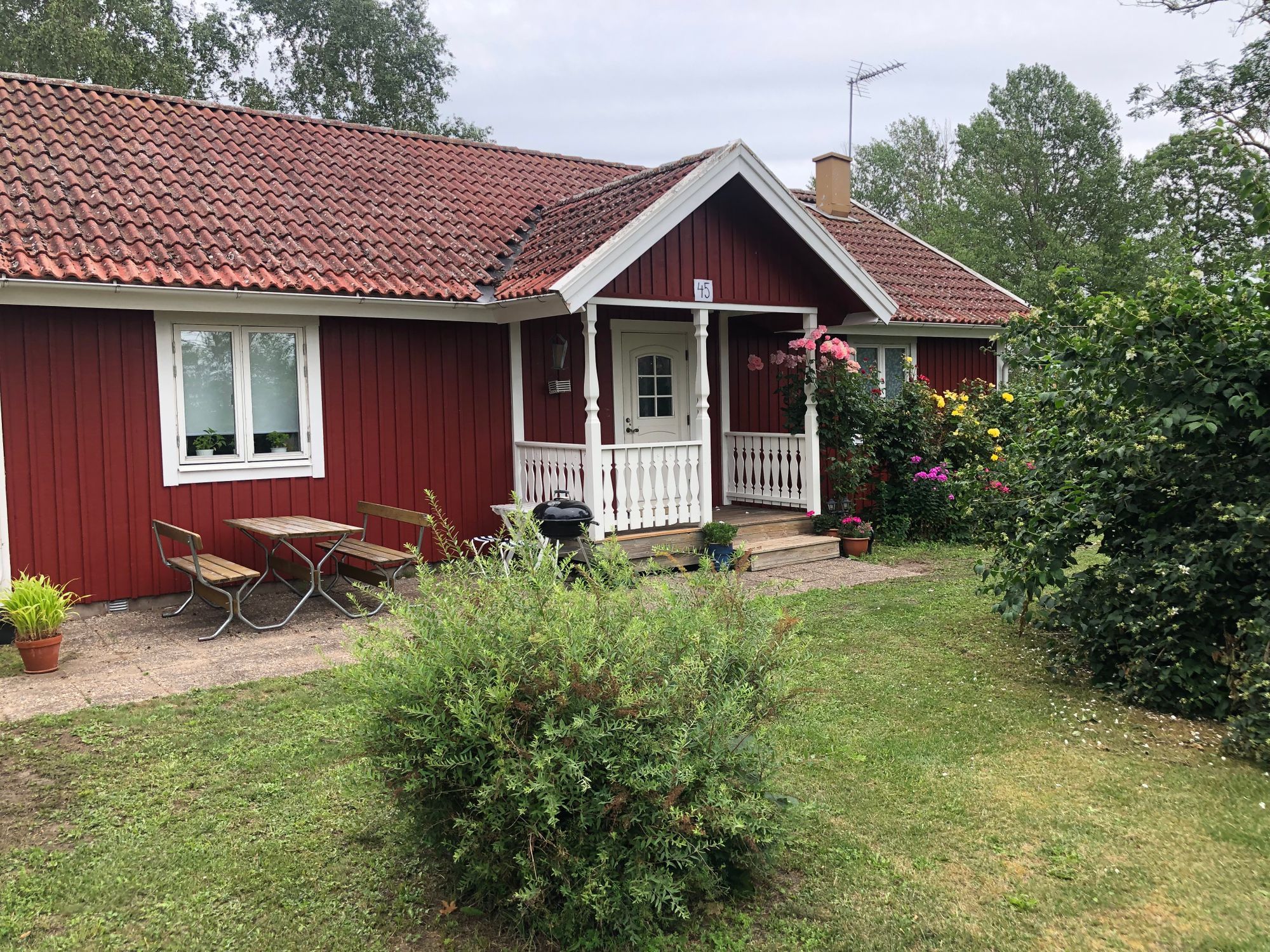 Charmig Ölandsstuga – bild 3 av 12