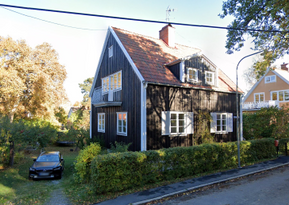 Stor villa ett stenkast från stranden i Äppelviken