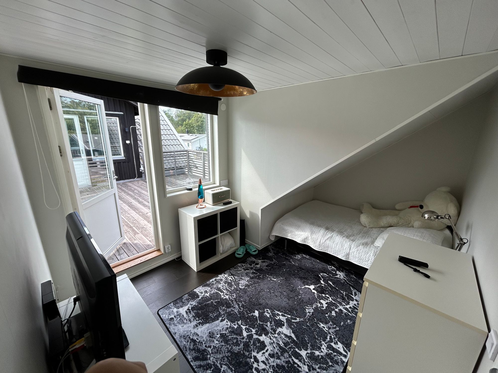 Sommarhus med pool – bild 11 av 16