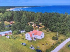 Hus på Fårö vid Ekeviken badstrand