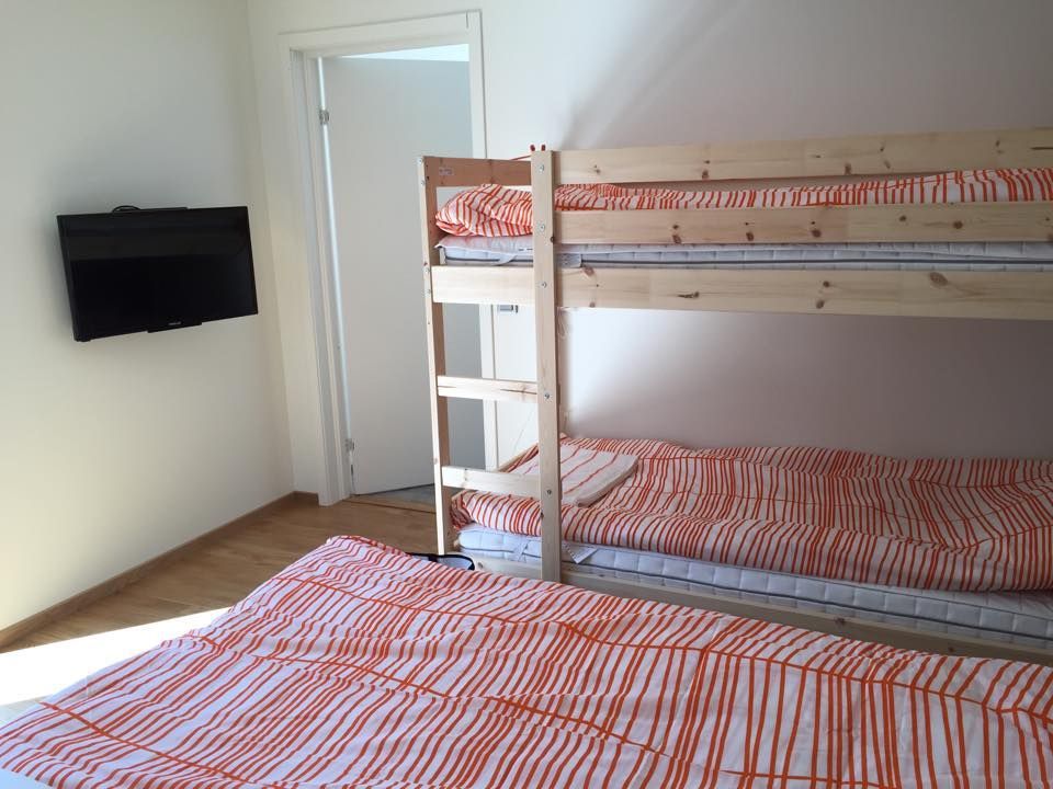 Sommarhus med strand, brygga och bastu vid sjön! – bild 15 av 24