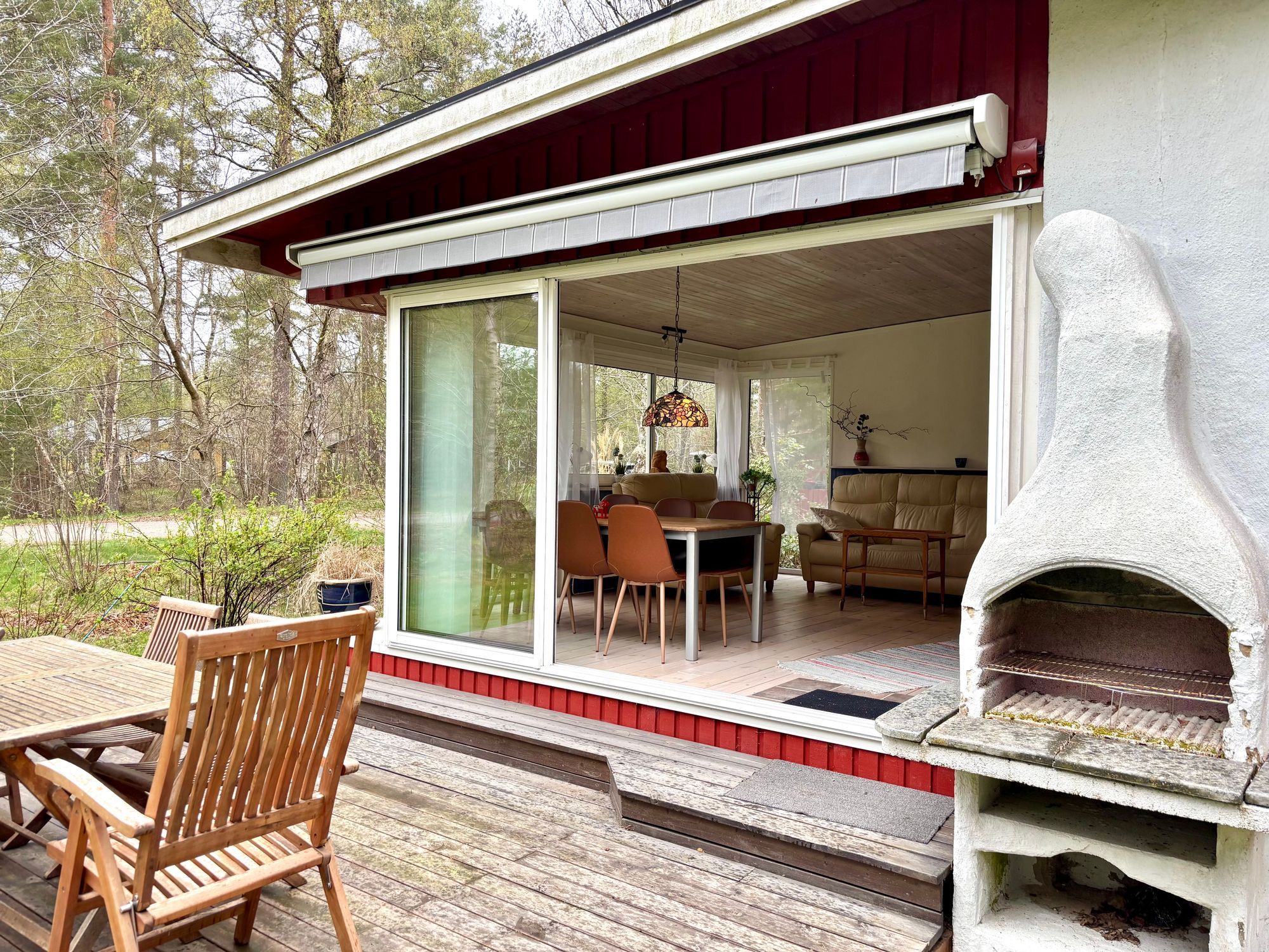Sjönära boende mitt i skogen – bild 8 av 24