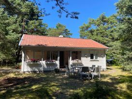 Cosy cottage near Kämpinge beach in Höllviken