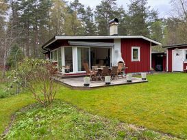 Sjönära boende mitt i skogen