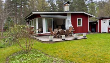 Sjönära boende mitt i skogen