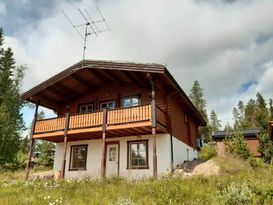 Gemütliche Hütte auf Hovärkens Hang