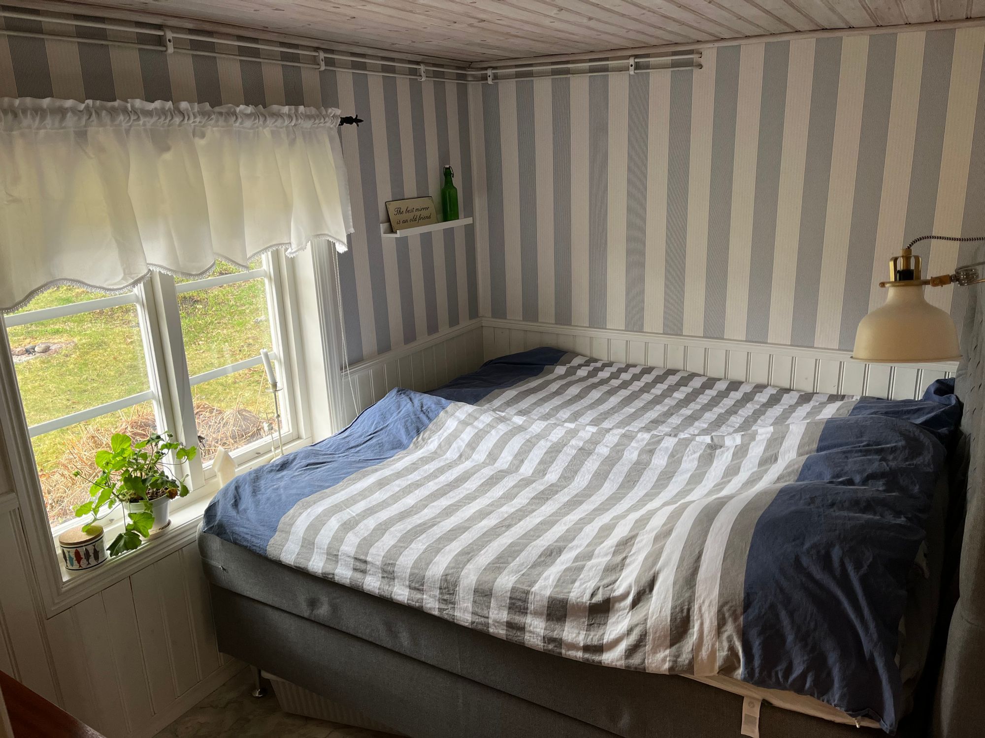 Stuga vid vattnet med egen bastu – bild 12 av 17