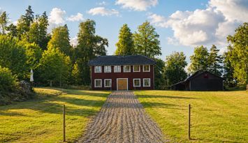 Hus m historisk charm, lyx, rymd & egen strand/båt