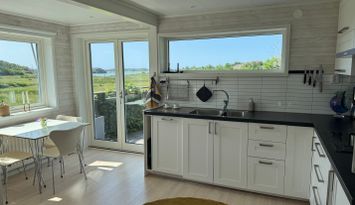 Stuga 2+2 med lugnt läge och havsutsikt