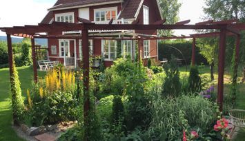 Mysigt gårdshus i Djurmo, Gagnef, Dalarna