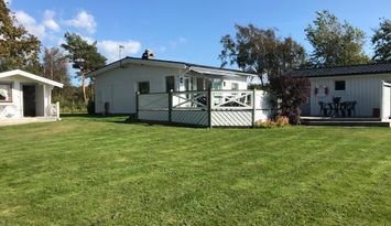 Havsnära sommaridyll i Kärradal - 100m till bad