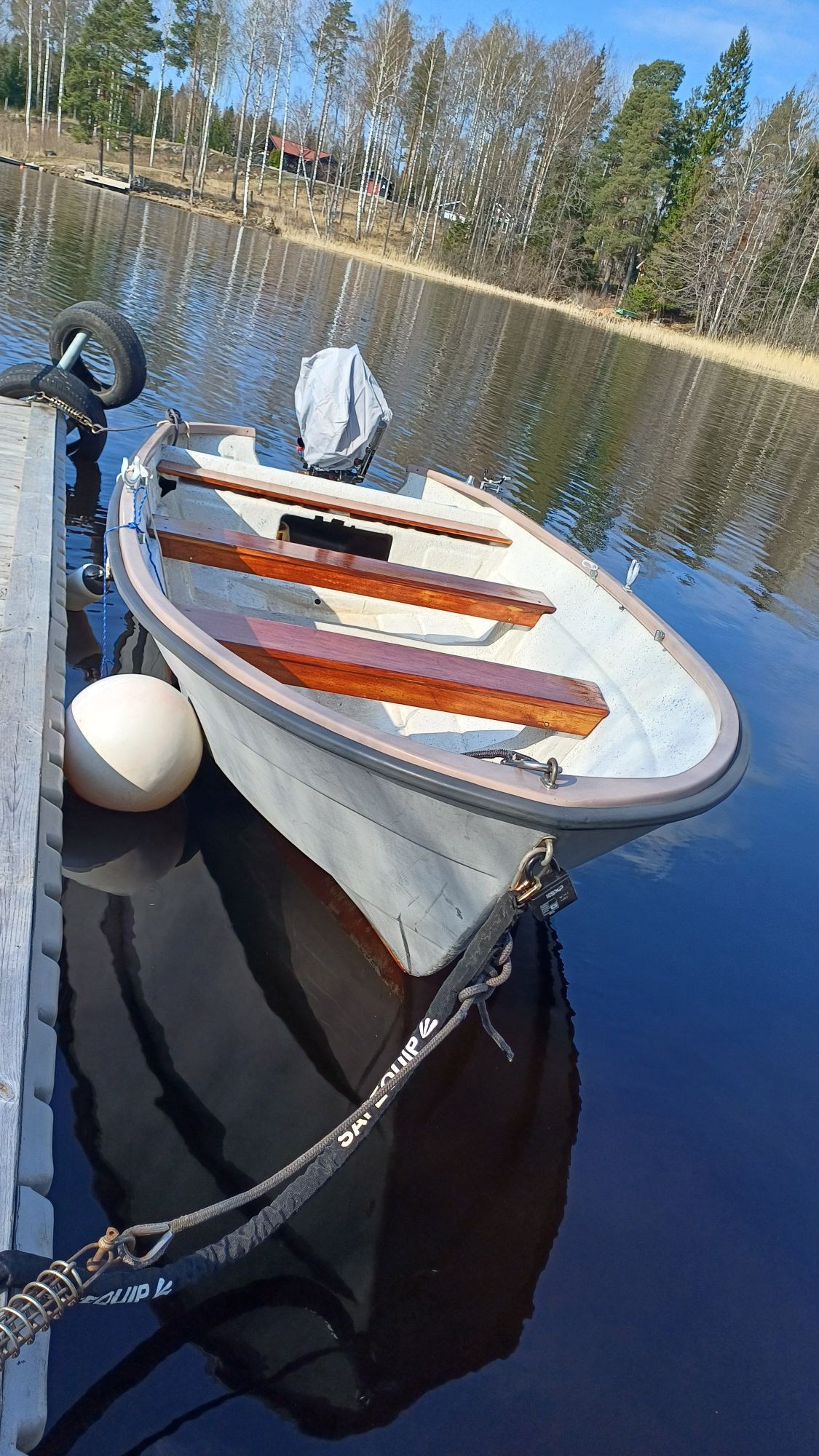 Sjöhuset - båtar, strand, bastu, brygga och grill! – bild 9 av 24