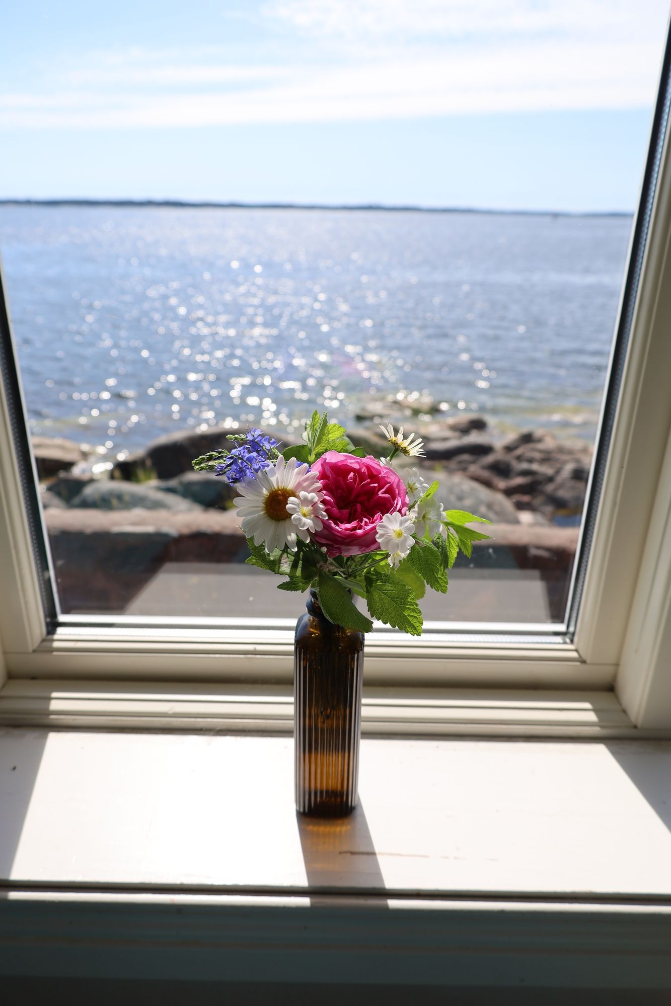 Mysig stuga med skärgårdens bästa utsikt – bild 12 av 17