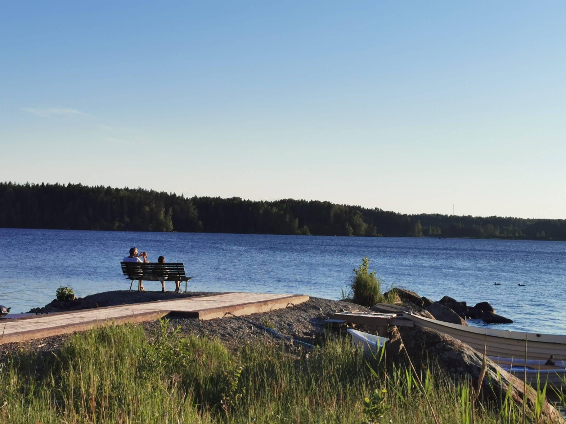 Åretrunt stuga med vedeldad bastu nära strand – bild 11 av 24