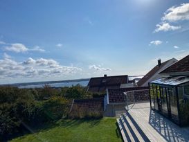 Family friendly house with sea views