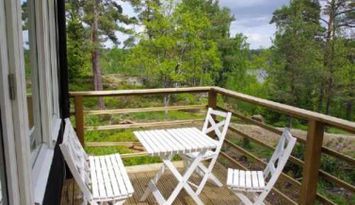 Hanskrokahöjden 1 Ingarö. Nära skog och hav.