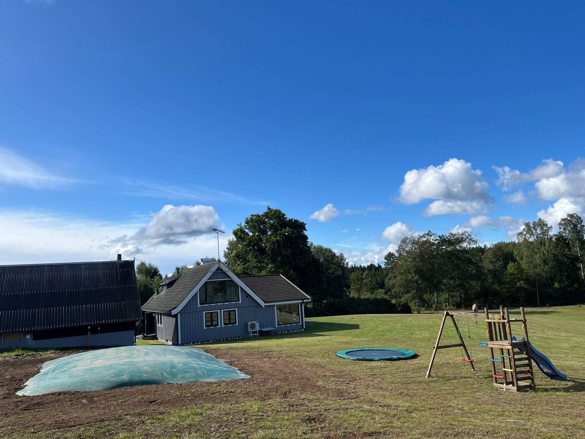 Ödegård/Skogsgård med sjö,spabad och oppkudde – bild 2 av 24