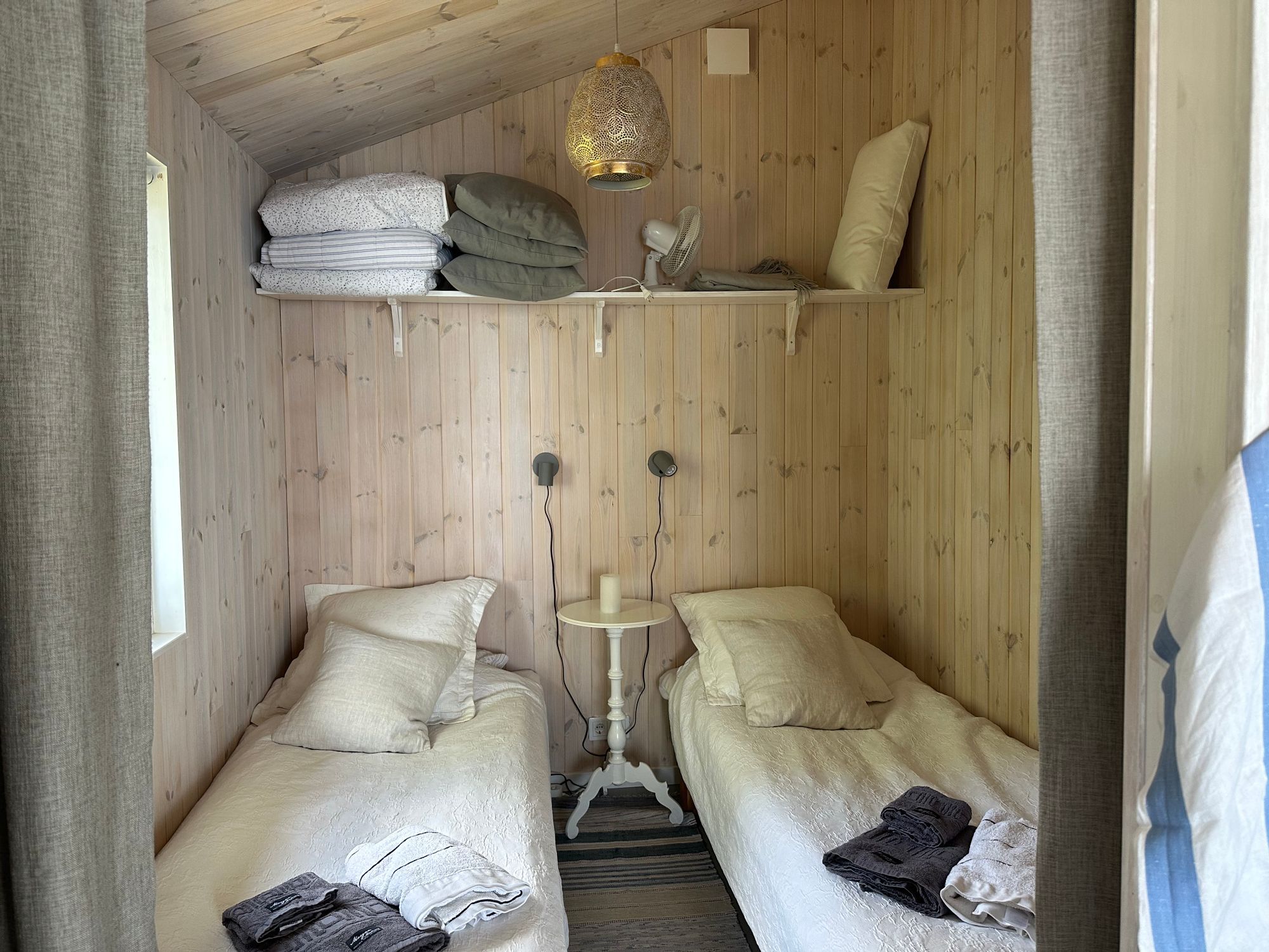 Boende precis vid strandkanten på Resarö – bild 4 av 19