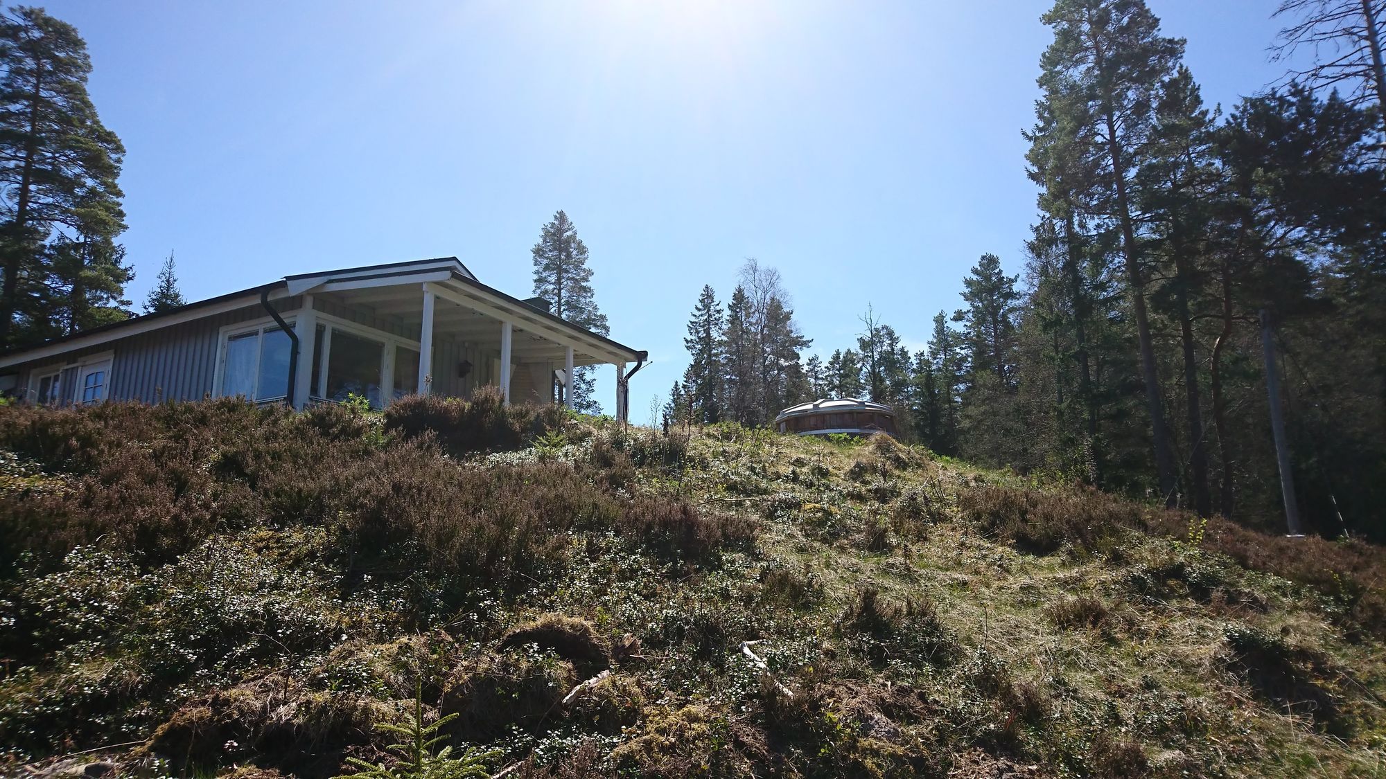 Härlig stuga med sjötomt och ostört läge – bild 17 av 24