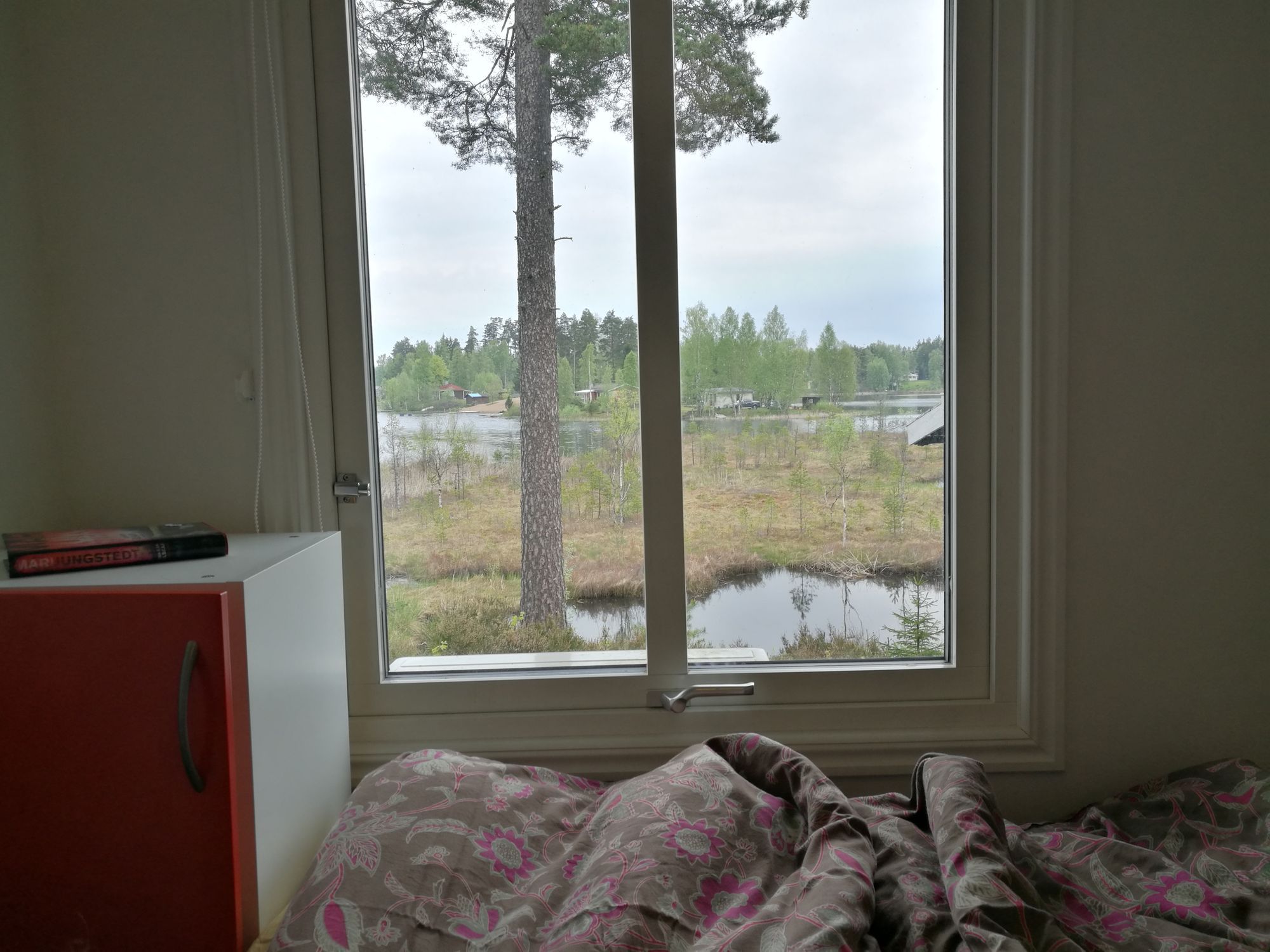 Härlig stuga med sjötomt och ostört läge – bild 19 av 24