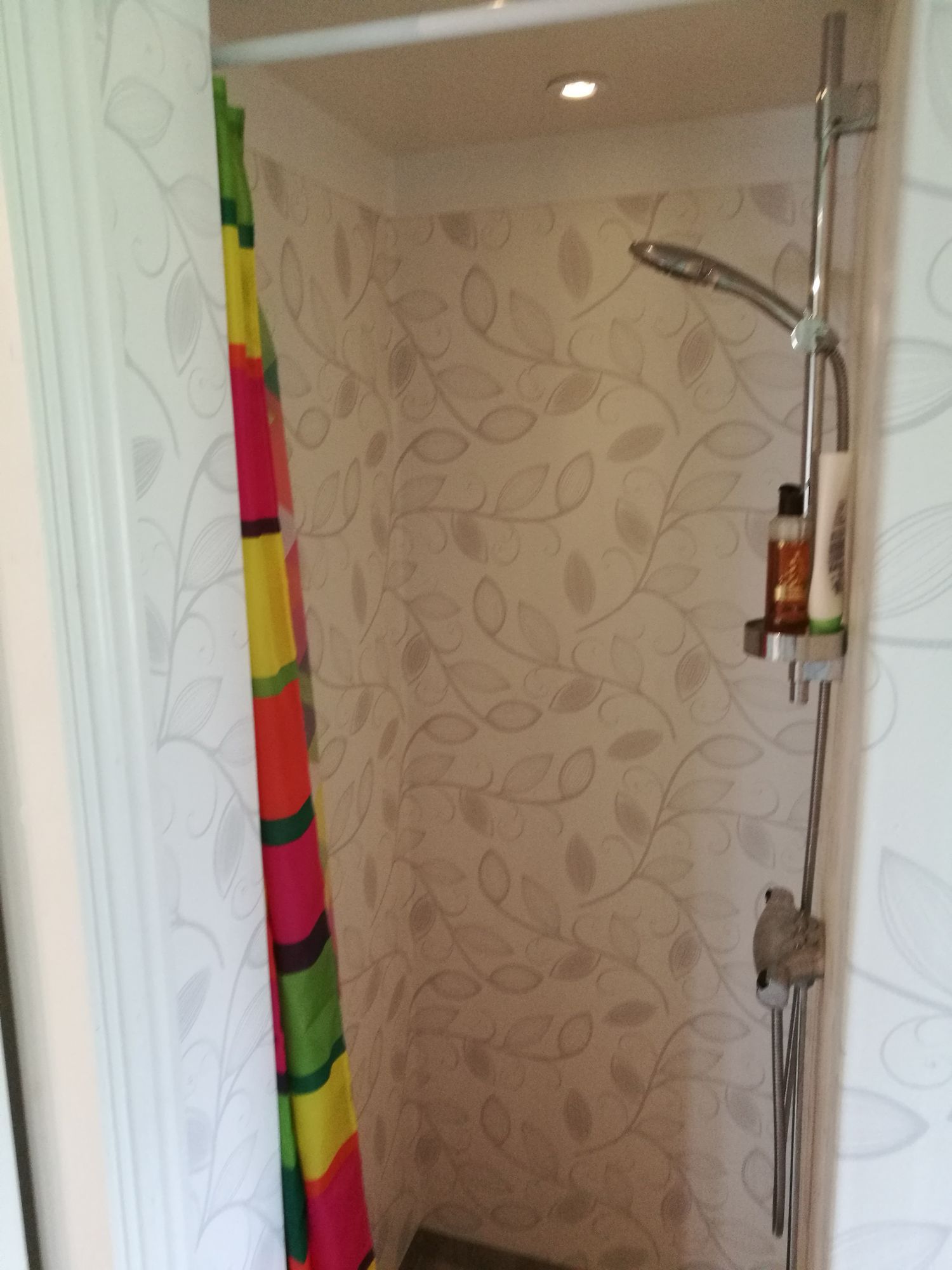 Härlig stuga med sjötomt och ostört läge – bild 16 av 24