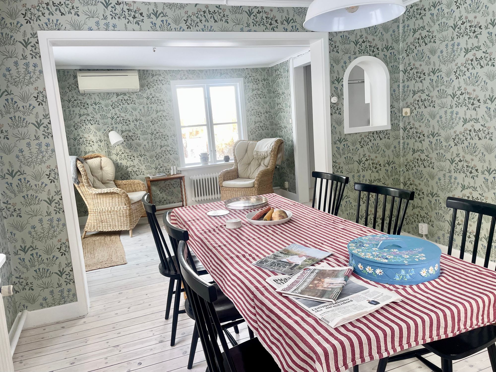 Adelsö idyll vid Mälaren med bastu och stor tomt – bild 8 av 24