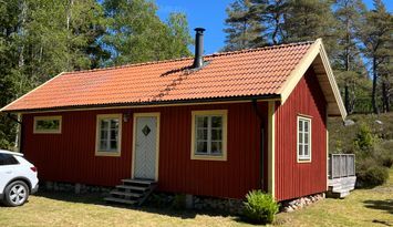 Stuga, Orust, Bohuslän, lugnt läge, skog, havsnära