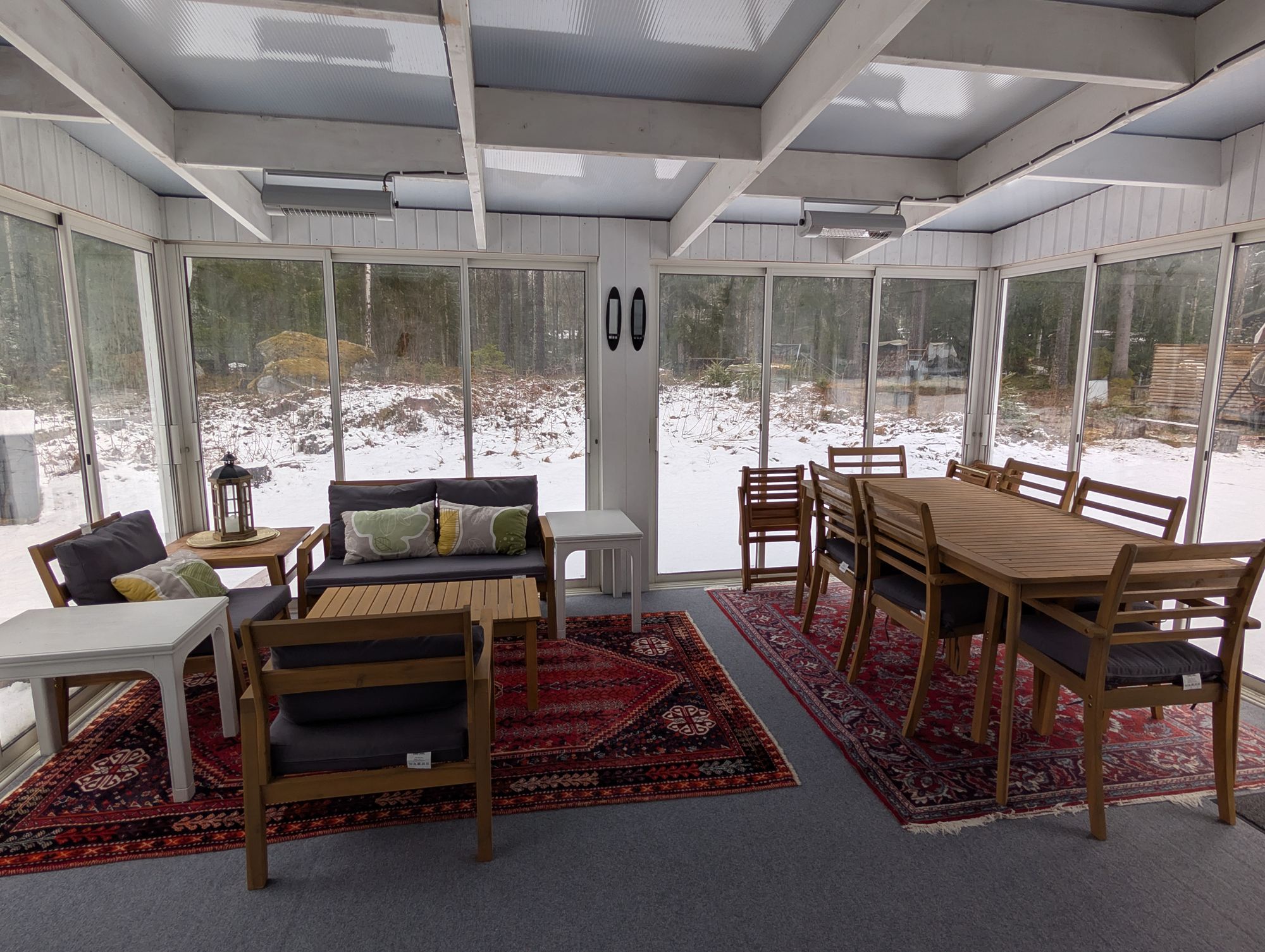 Åretrunt stuga med vedeldad bastu nära strand – bild 23 av 24
