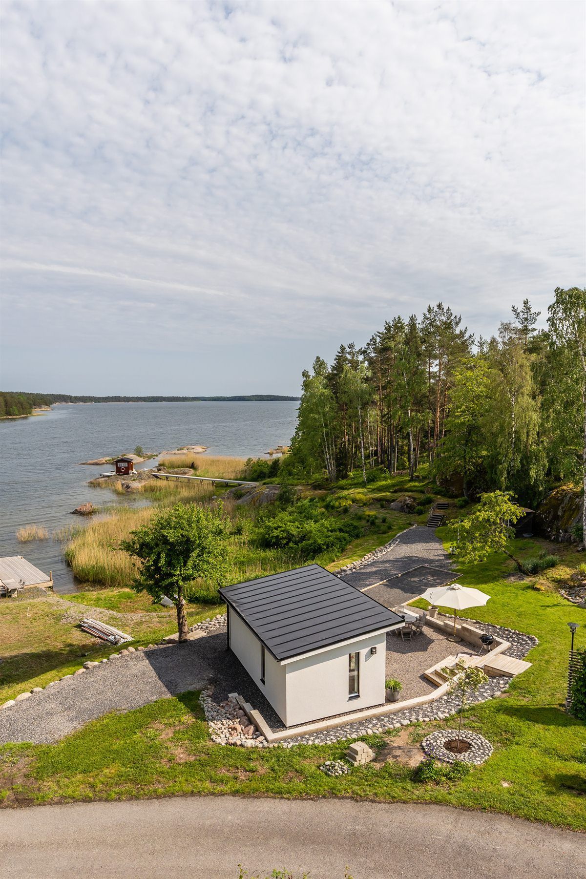 Vackert skärgårdshus med havstomt och egen badö – bild 24 av 24