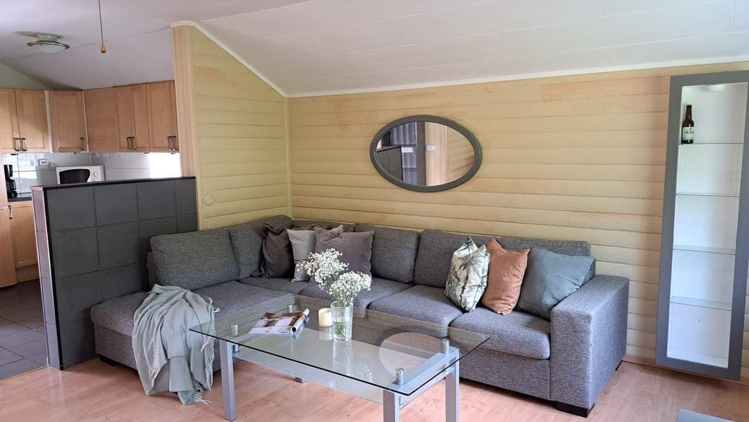 Stuga i naturskön bokskog med pool och nära kust – bild 4 av 10