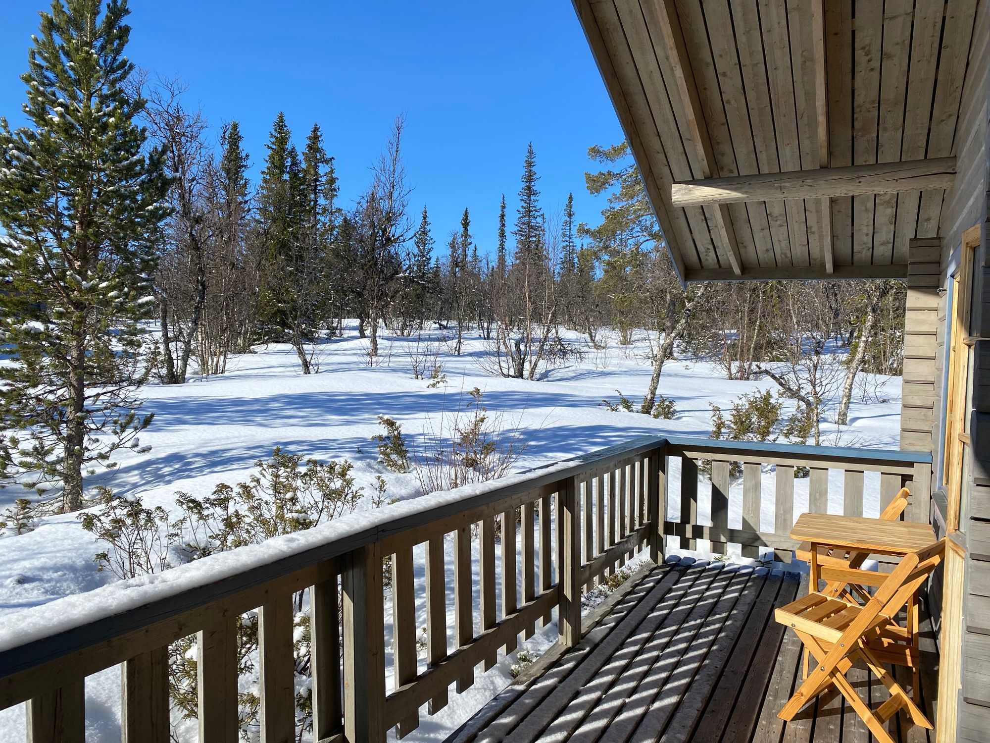 Fjällstuga vid längdspår med bastu och öppen spis – bild 5 av 11