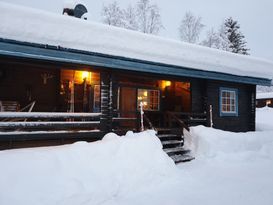 Trevlig fjällstuga vid Åkersjön