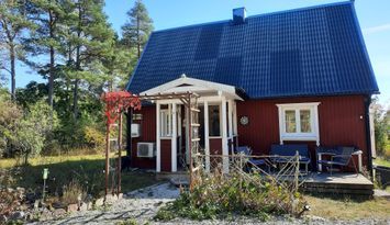 lungt lilla röda villa på norra Gotland