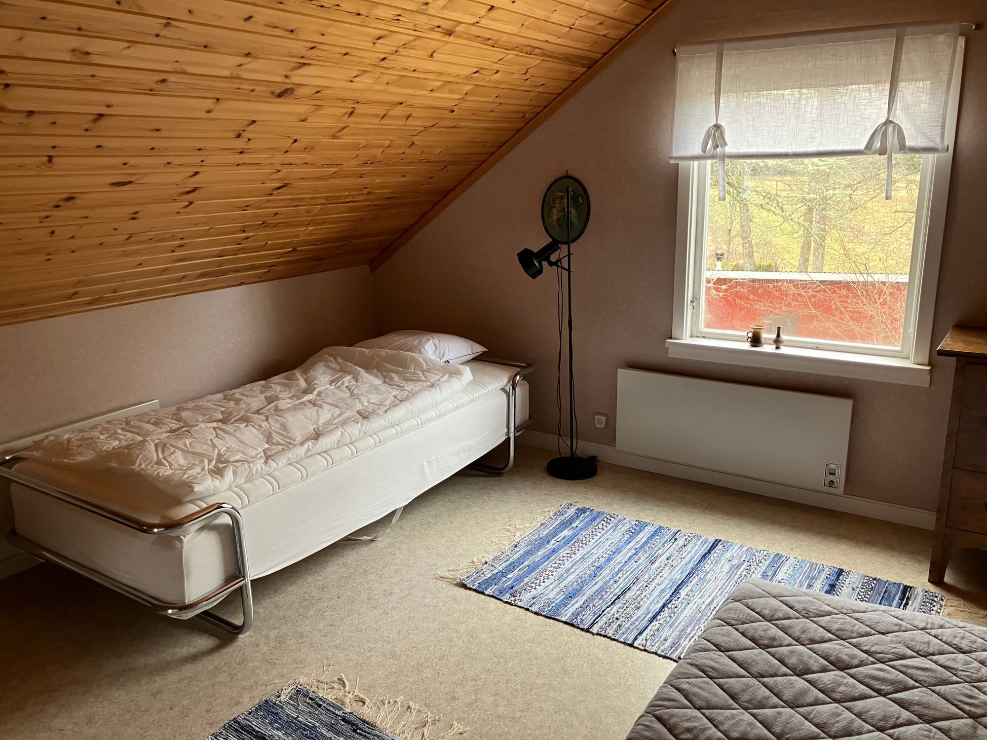 Charmig stuga med sjöutsikt i Småländsk byidyll – bild 15 av 20