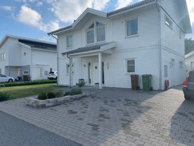 Exklusiv  villa i två plan nära Arlanda/Stockholm