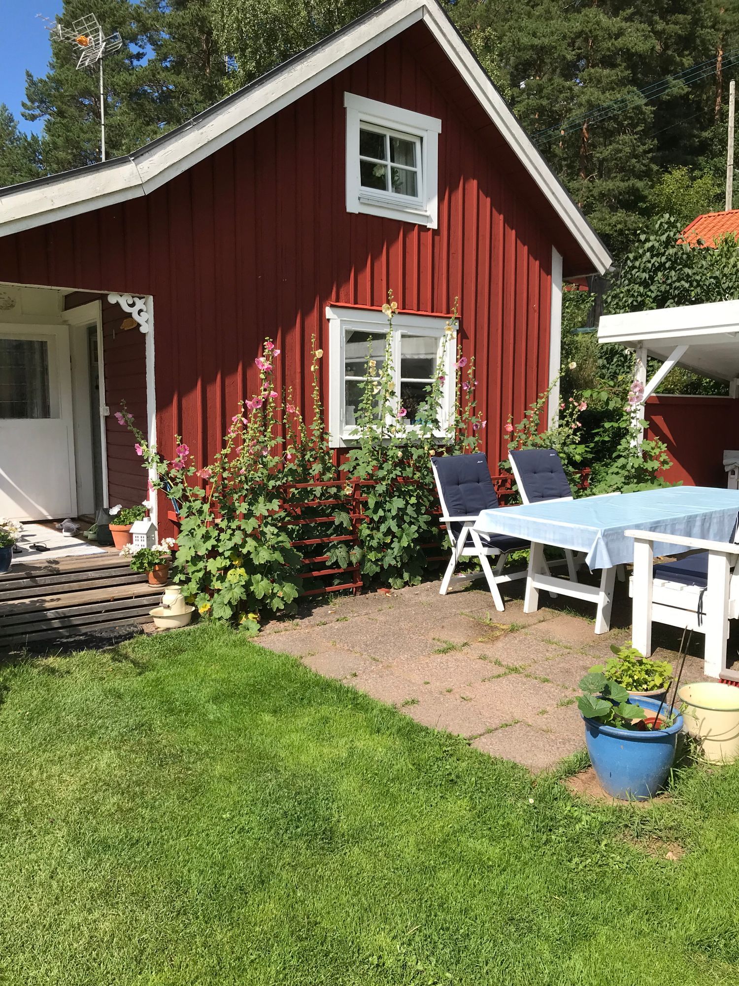 Mysig sommarstuga på Torpön vid sjön Sommen – bild 5 av 18