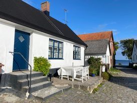 Charmigt hus 50 m från havet