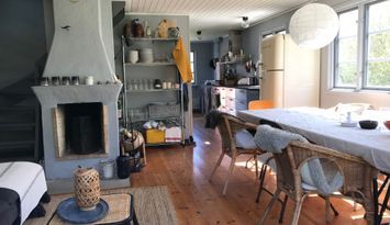 Strandnära och nyrenoverat i Hamra + gästhus
