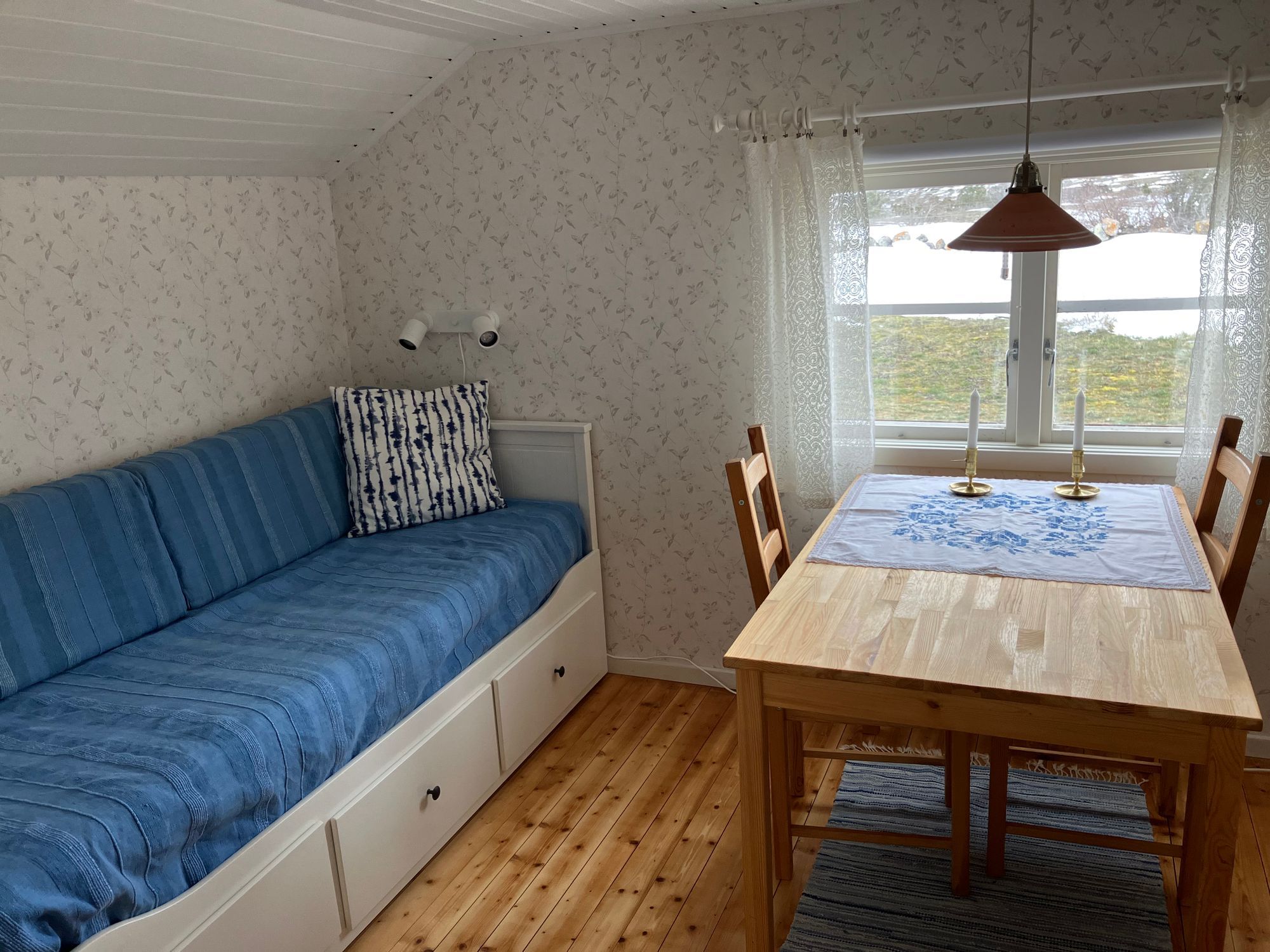 Gårdsstuga med vidunderlig utsikt i Jordhamn – bild 5 av 10