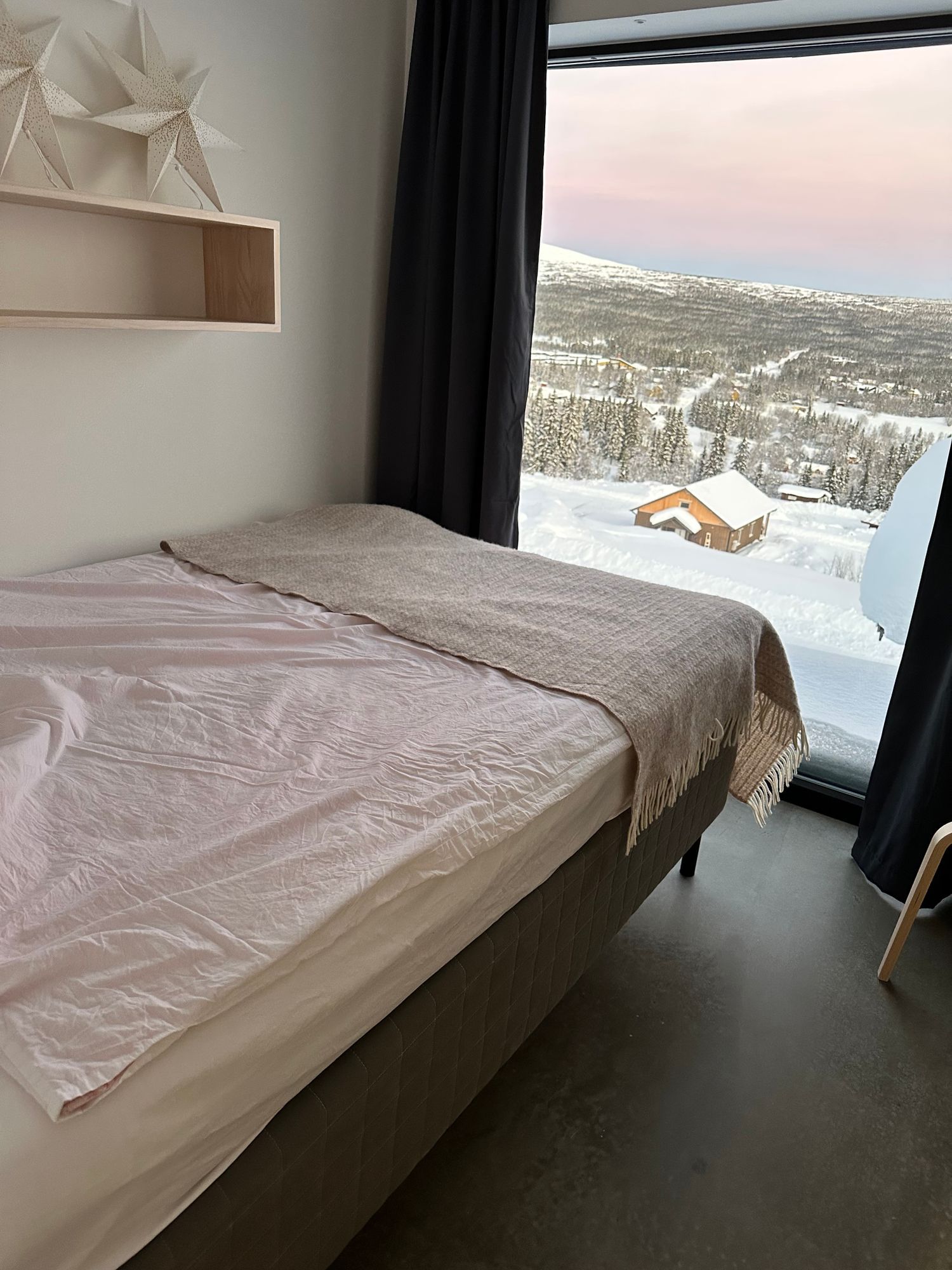 Modern, familjevänlig stuga – bild 6 av 14