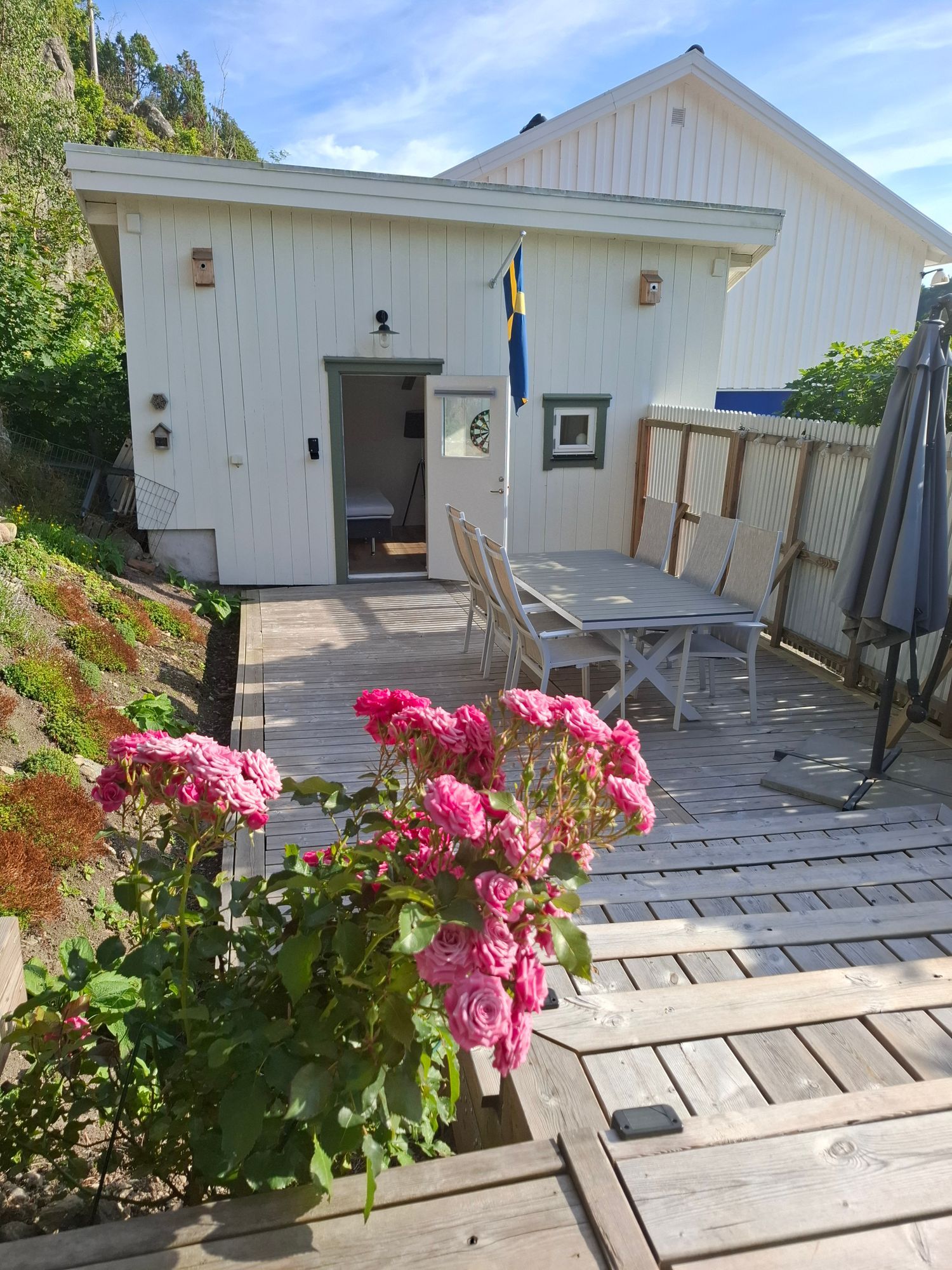 Mysig stuga med centraltläge nära havet – bild 2 av 19