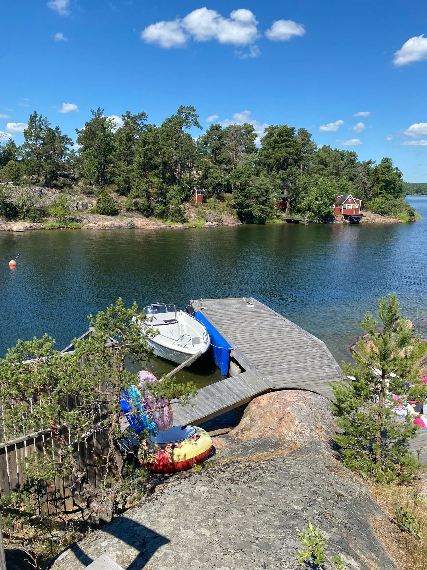Stuga på sjötomt(egen brygga)nära Waxholm/Åkersber – bild 3 av 15