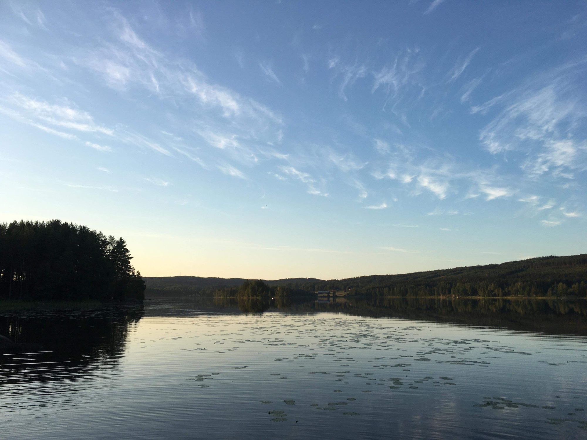 Stuga vid sjö – bild 13 av 18