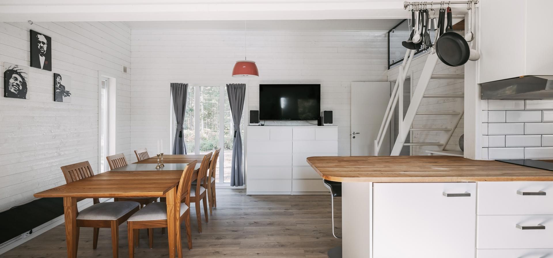 Sommarstuga på ö med närhet till vatten – bild 5 av 10