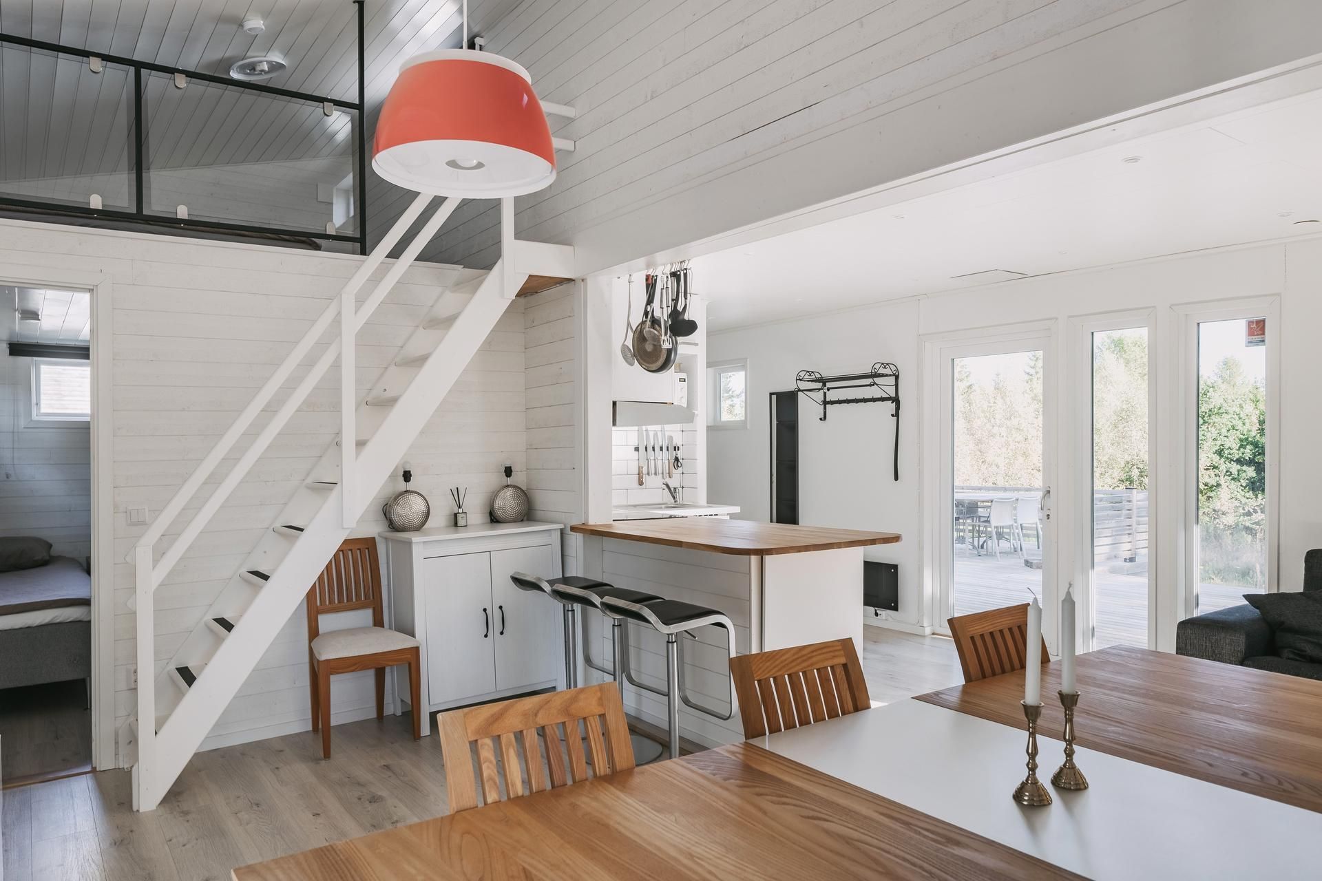 Sommarstuga på ö med närhet till vatten – bild 7 av 10