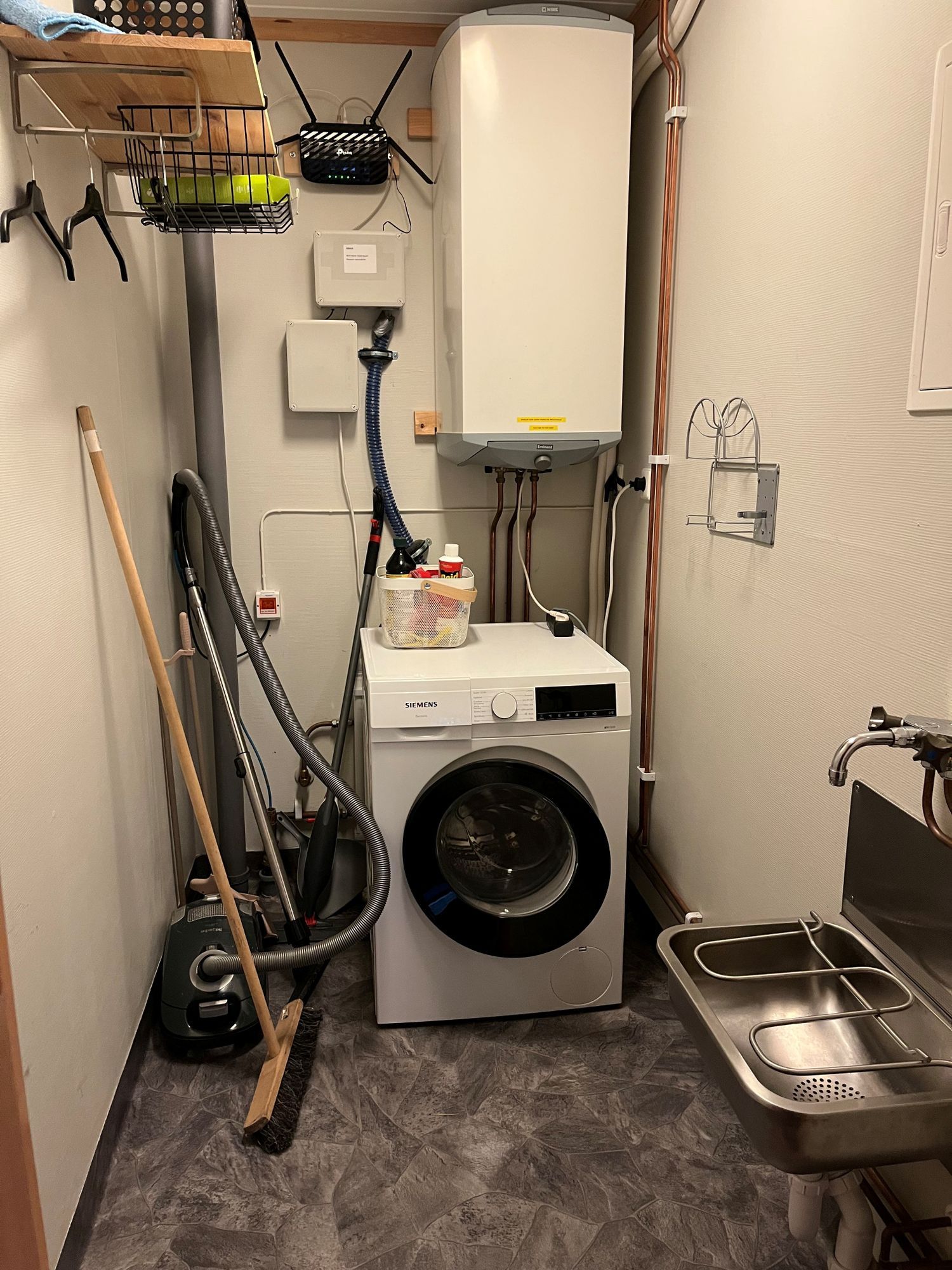 Semesterhus i avskilt läge med motorbåt badtunna – bild 11 av 19