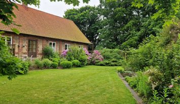 Bo på Österlen på Helgenäs i Östra Hoby