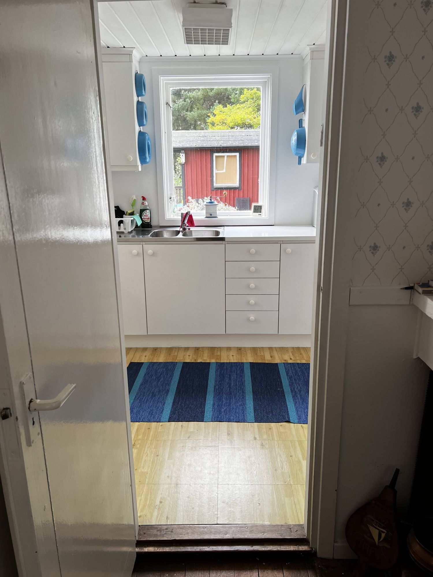 Enkel skärgårdsstuga med sjötomt och egen brygga. – bild 4 av 24