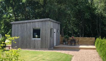 Mysig & modern stuga med lugnt läge